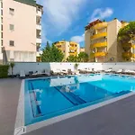 Atrium Deluxe غوليم
