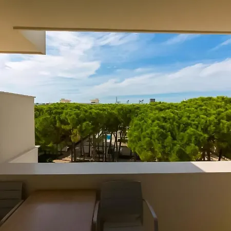 Θέρετρο Atrium Deluxe 4*