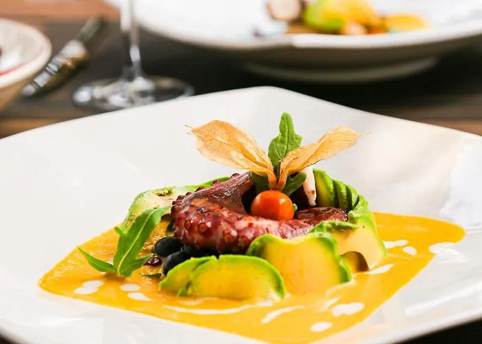 Atrium Deluxe 4* Голем