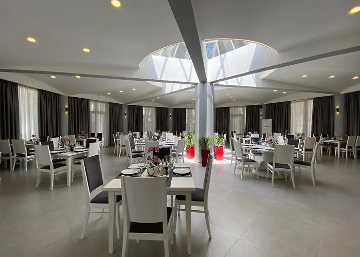 Resort Atrium Deluxe Golem (Tirana)